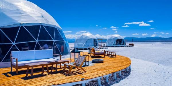  La experiencia única de estar en pleno contacto con las Salinas Grandes. (Archivo)