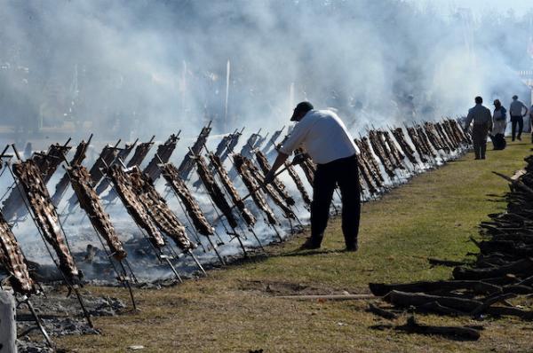  Mendoza: Fiesta nacional del chivo. Con recuerdos de sabores y destinos, las comidas típicas encarnan a las provincias argentinas