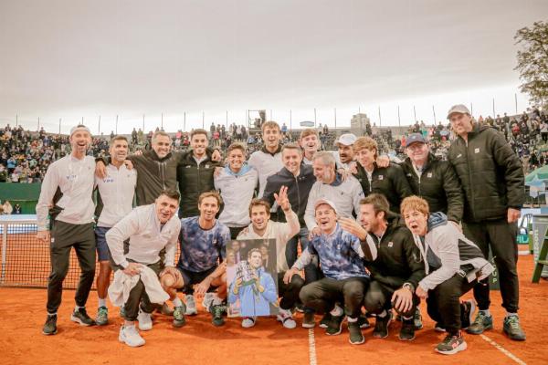  Pella, campeón de la Davis en 2016, homenajeado en el Buenos Aires. – AAT –
